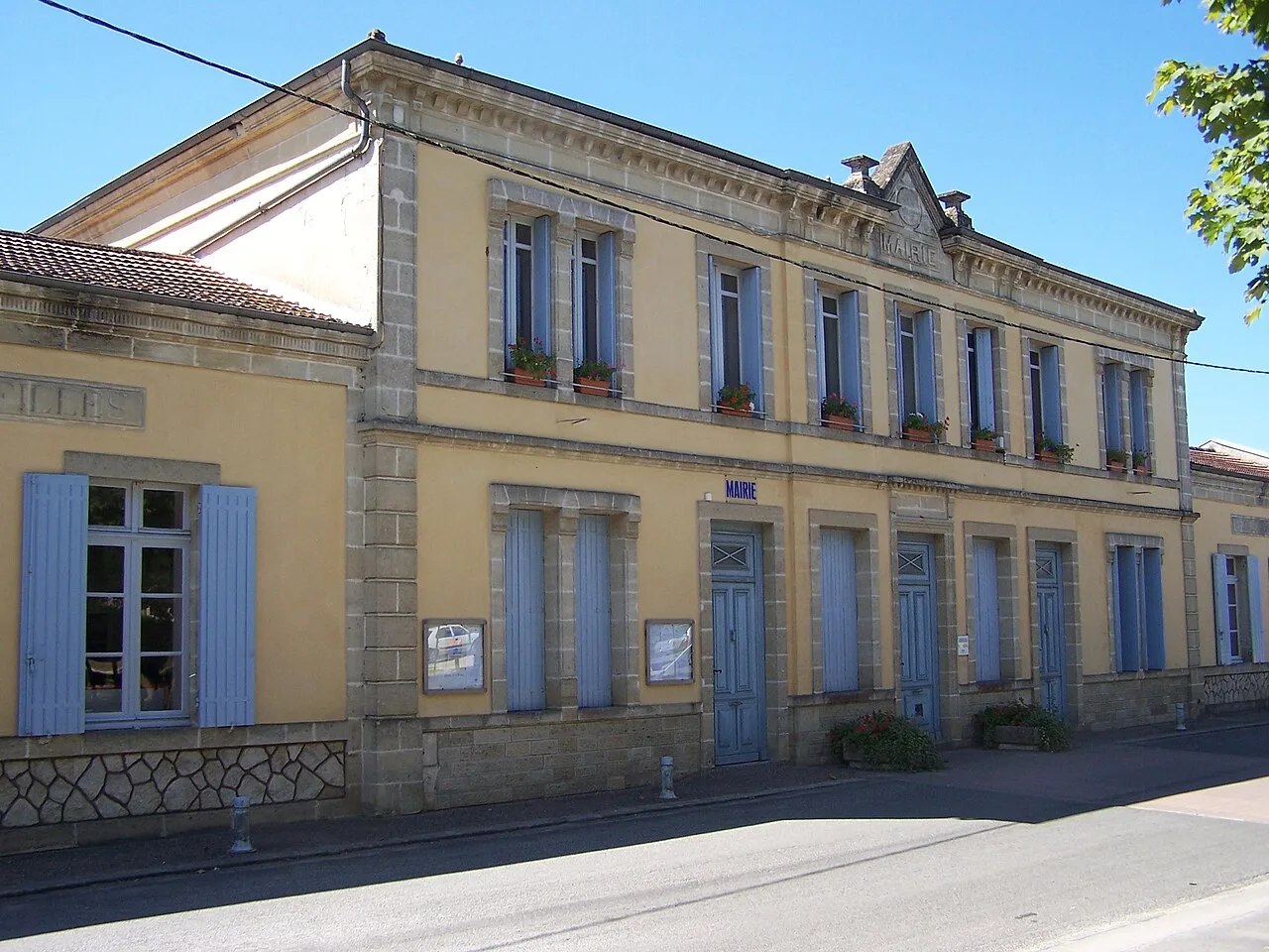 Town hall of  Léogeats  ( Gironde ,  France )
